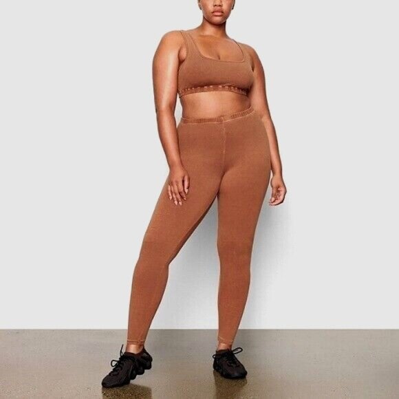 SKIMS Outdoor Leggings Camel Womens Medium and bralette size L - Picture 1 of 7